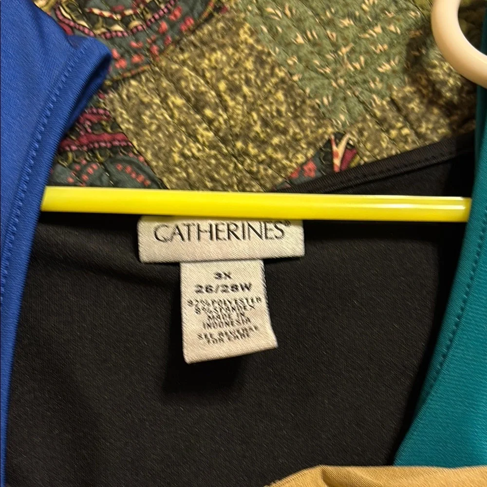 4 Sleeveless Women's Tops - Picture 6 of 10